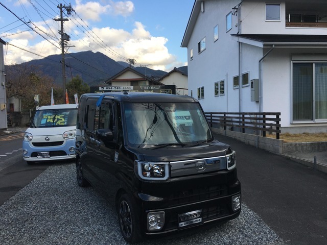 クロスオーバータイプのスーパーハイト系軽自動車 ダイハツウエイク入庫しました！