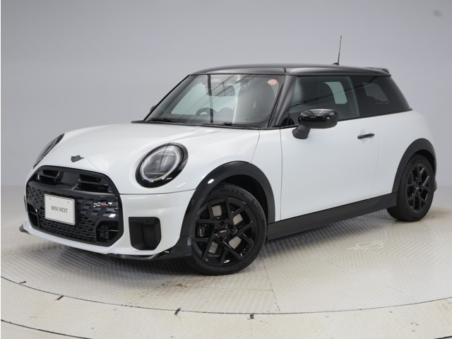 ♪自社下取車を中心に、安心かつ高品質なモデルをBMWを含めて常時150台～取り揃えています。天井が高く、広々としたショールームを備えていますので、リラックスしてお車をお選びいただけます。