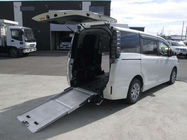 安心車選び！！　高価な買い物だからこそ後悔したくない・・・。それなら安心サポートのグローブヘ！！お車の状態、ご質問等はお気軽にお問合せください。