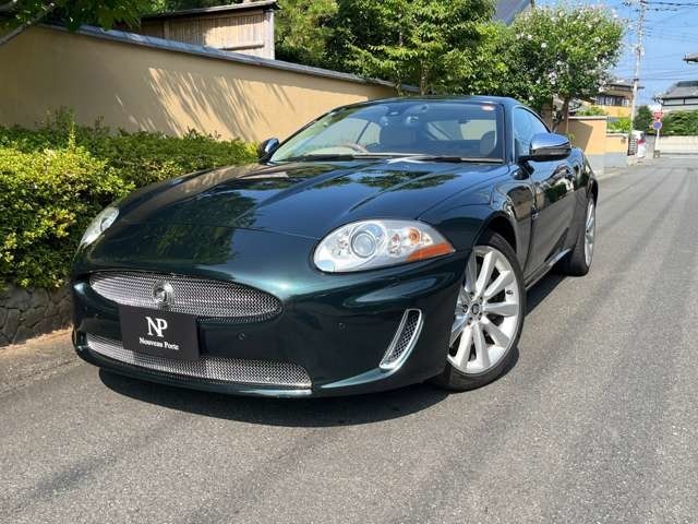 ジャガーXK（X150）ラグジュアリーリミテッドの入庫致しました。イギリス車らしい美しい緑にベージュ内装という素晴らしい組み合わせの一台です。