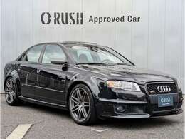 アウディ RS4 4.2 4WD 期間限定特別使用車　Audi　exclusive　V8