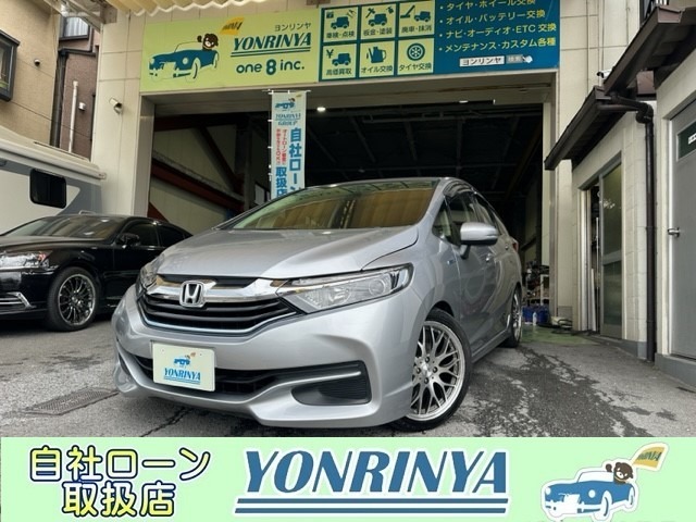 程度の良い大人気なシャトルハイブリッド入荷しました！社外AW,ローダウンでカッコよく仕上がってます！社外ナビ,DVD,Bluetooth,ETC,インテリキー,デジタルインナーミラー,クルコン,ウィンカーミラー,エンジンPスタ