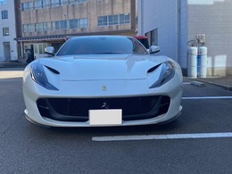 フェラーリ 812スーパーファスト F1 DCT 特注カラー　ビアンコフジ