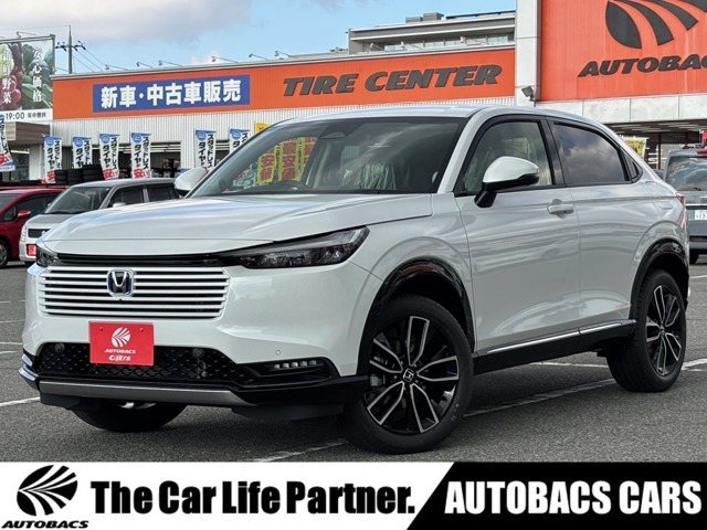 令和7年10月登録のヴェゼル『e:HEV　Z　CVT　2WD　ホンダコネクトナビ　全方位カメラ　ETC2.0　パワーバックドア　18インチアルミホイール　シートヒーター　プラチナホワイトパール入庫しました。