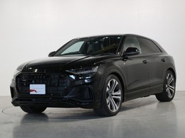 アウディ Q8 55 TFSI クワトロ Sライン 4WD ブラックスタイリング　純正22AW