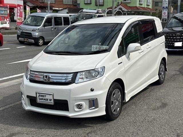 この度は弊社のお車をご覧頂きありがとうございます。おススメの1台です。不明点等御座いましたらお気軽にお問合せ下さい。ご連絡お待ちしております。
