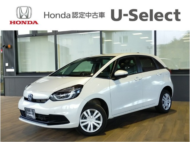 ■高年式で走行距離も少ないフィットが入りました。もともと当社で社有車として使用していたお車です。ナビや夏冬タイヤ、ドライブレコーダーなど基本装備を抑えた、大変お得な1台です！