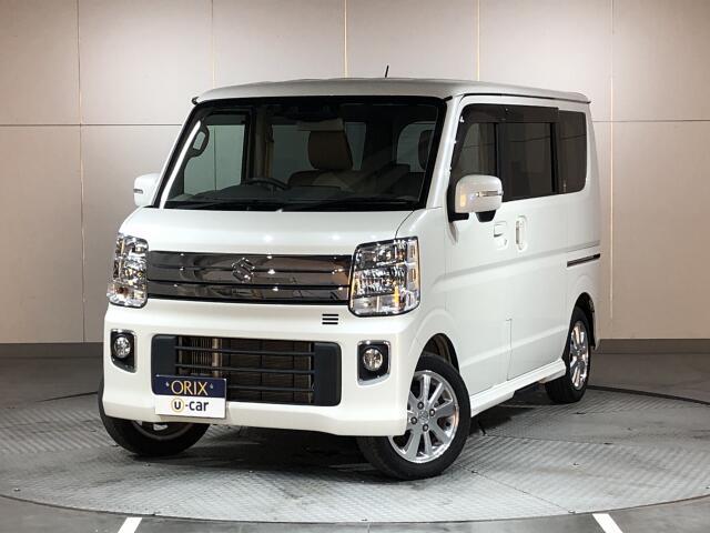 オリックス認定中古車は厳選した上質な車輌のみをお届け致します。全車にプロの職人による徹底した内外装の清掃、磨き上げ、コーティング処理、抗菌消臭加工を実施しております。