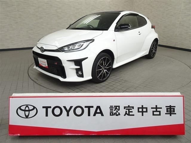 トヨタカローラ兵庫の中古車をご覧いただきありがとうございます。2021年式・GRヤリスです。当社の中古車販売エリアは兵庫県のみとなります。また転売目的のお客様への販売は行っておりません。