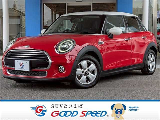 R2年式MINI5ドアクーパーD入庫！希少なチリレッド！お問い合わせは、052-773-4092後藤まで！ 純正ナビ　バックカメラ　衝突軽減ブレーキ　シートヒーター　ETC　コンフォートアクセス　オートライト　レインセンサー