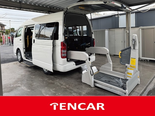 全塗装ホワイトのレジアスエースバンの福祉車両になります！