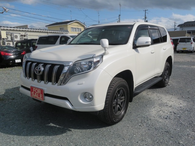 H27年式ランドクルーザープラドTX-Lパッケージ入庫しました。内装外装共に非常に美車です。お近くのお客様は是非現車ご確認くださいませ。