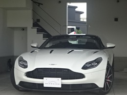 アストンマーティン DB11 5.2 