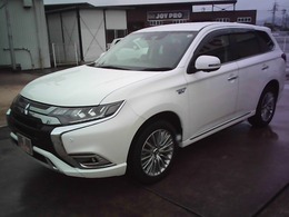 三菱 アウトランダーPHEV 2.4 G 4WD 