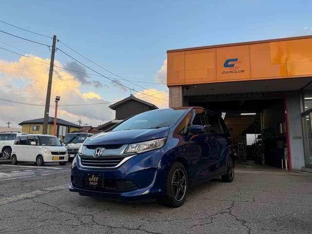 ★☆H30年式のフリードが入荷しました☆★｛純正9インチナビ　フリップダウンモニター　両側パワスラ　フルセグTV　バックカメラ　Bluetoothオーディオ　社外アルミ　スマートキー　車検整備付き｝