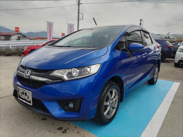 FIT 4WD 入庫しました。ワンオーナーで新車時より当店にてメンテナンス行っている車両になります。