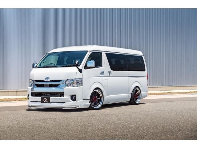 GRAVISが提供するカスタムパッケージ！ディーゼル車スーパーGLでも製作可能ですのでご相談下さい！片側25mmオーバーフェンダー装備！車検もこのままOKですのでご安心下さい！即納車可能！
