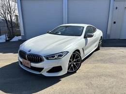 BMW 8シリーズ M850i xドライブ 4WD 純正ナビ　白レザーシート　純正冬タイヤ付