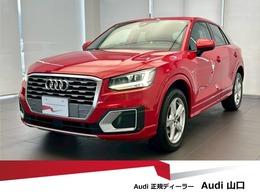 アウディ Q2 30 TFSI スポーツ 黒パーシャルレザーシート/カープレイ/シー