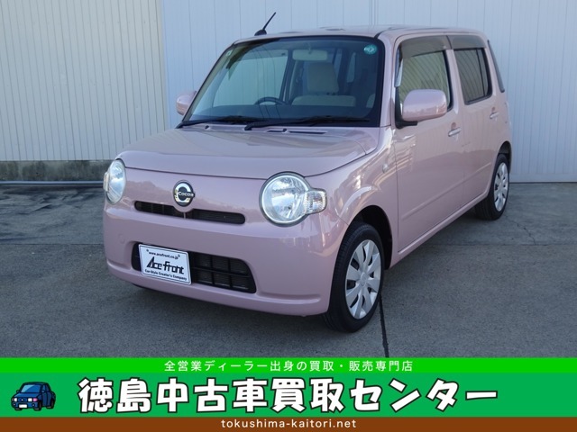 左フロントドアとリヤドアにヘコミがあります。左リヤフェンダーに修理跡あり。その他は目立つ傷ヘコミ無く概ね良好な状態です。内装もにおいなど無く良好な状態を保っております。是非一度ご覧くださいませ。