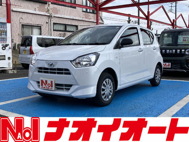 【当店のこだわり】入庫後のお車は選任スタッフによる細部清掃を実施しております。足回り、エンジンルーム、室内、室外を隅々まで綺麗にしております。展示車はピカピカです。全国配送も可能ですのでご相談下さい！