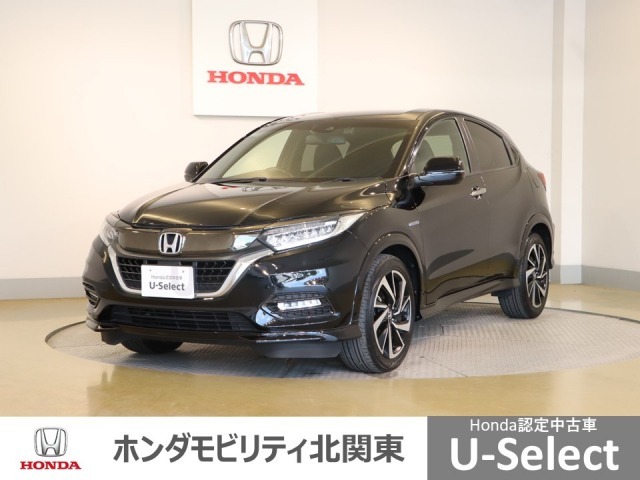 車名の由来：ヴェゼルはカットした宝石の小さな面（Bezel）とクルマ（Vehicle）を組み合わせた造語で、「角度によって表情を変える宝石のように、多面的な魅力と価値を持つクルマ」を意味する。