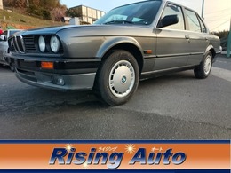 BMW 3シリーズ 320i 