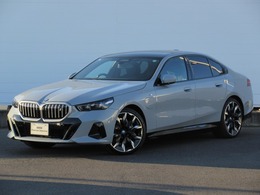 BMW i5 eドライブ40 Mスポーツ パノラマサンルーフ・B＆W・21ホイール