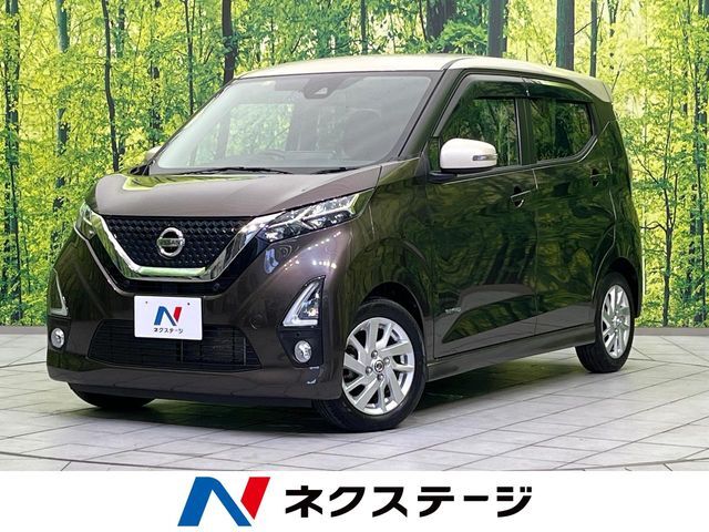 純正9型ナビ　バックカメラ　衝突被害軽減システム　禁煙車　ハーフレザーシ