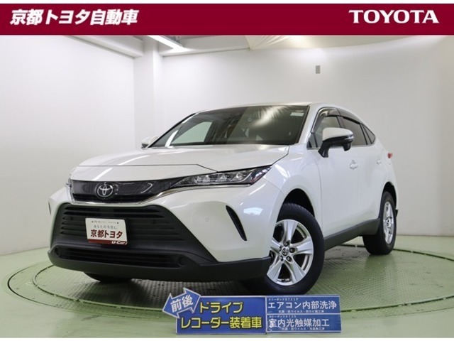 大きすぎないので女性にも運転しやすいSUV【ハリアー】。シンプルながらもエレガントさと逞しさが融合した流麗なフォルムはアウトドアではもちろん、街中でも映える人気の車です。