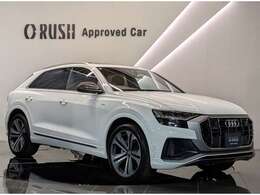 アウディ Q8 55 TFSI クワトロ デビューパッケージ Sライン 4WD コンフォートアシスタンスPKG　サンルーフ