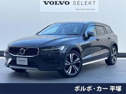 ボルボ V60クロスカントリー アルティメット B5 AWD 4WD 認定中古車　サンルーフ　白革シート　Goog