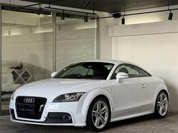 アウディ TT クーペ 1.8 TFSI Sラインパッケージ Sラインパッケージ ロゴ入コンビシート