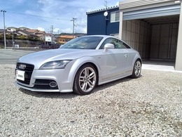 アウディ TT クーペ 2.0 TFSI クワトロ 4WD 