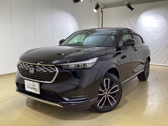 SUVの力強さとクーペの美しさを融合した、コンパクトながらも強い存在感を放つスタイリングのヴェゼルハイブリッドです。