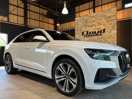 アウディ Q8 55 TFSI クワトロ デビューパッケージ Sライン 4WD コンフォートアシスタンスPKG HDマトリクス