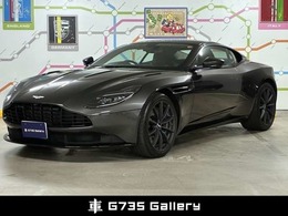 アストンマーティン DB11 AMR V12/クァンタムシルバー/カーボンインテリ