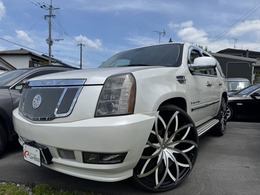 キャデラック エスカレード 4WD　6名 サンルーフ　ツインモニター　30インチAW