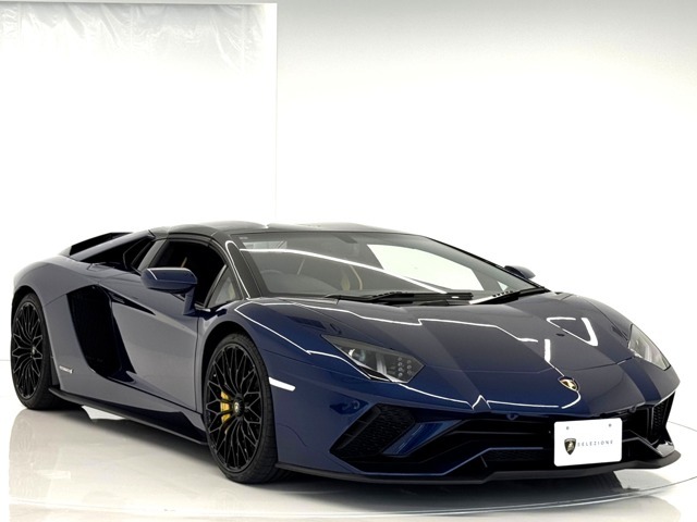 右ハンドルのAventador S ロードスターが入荷いたしました。