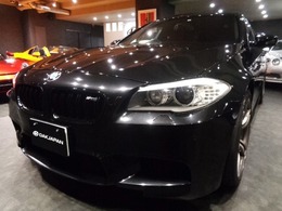 BMW M5 4.4 V8ツインターボ8速DTC赤革インテリアSRナビ