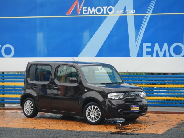 車の右斜め前の画像です。