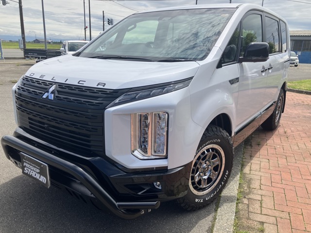 当社オリジナルコンプリート仕様車です。外内装をアフターパーツでドレスアップしたお得な一台となっております。ボディカラーはCHAMONIX専用有料色となっております