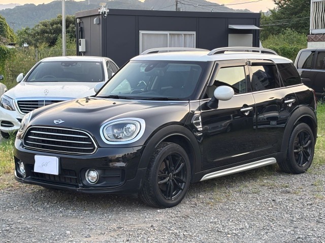 F60　ミニクロスオーバー入庫しました！私がまだ新卒入社した当時新車の営業していたMINIも今やアンダー100万！魅力的な過走行！ねらい目ではないでしょうか？？
