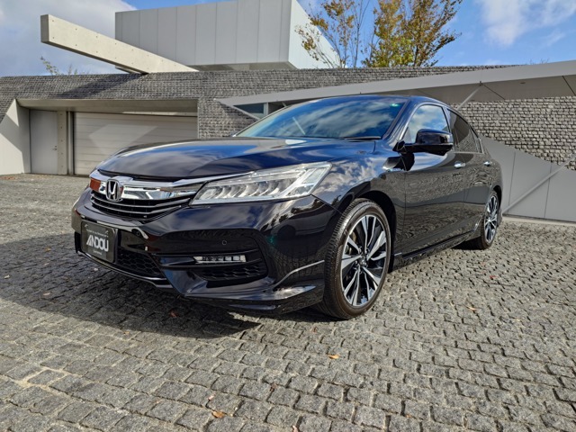 純正ナビ・バックモニター・純正エアロ・純正18AW・ハーフレザーパワーシート・シートヒーター・LEDライト・レーダークルーズ・クリアランスソナー・パドルシフト・ビルトインETC・スマートキー