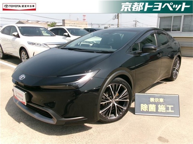 アティチュードブラックマイカのプリウス入荷しました。　街中でプリウスをよく見掛けられると思います。選ばれる理由は、やっぱり燃費！！家計に優しいプリウスをぜひお店でご覧くださいませ♪