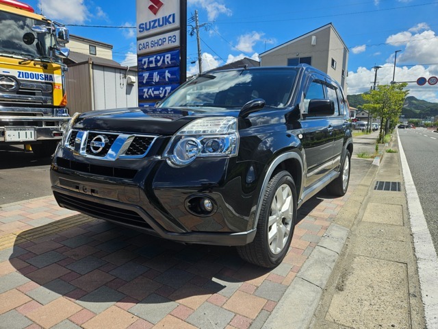 人気のSUV　エクストレイル　4WD