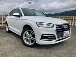 アウディ Q5 45 TFSI クワトロ スポーツ Sラインパッケージ 4WD Pバックドア　バーチャルC　ルーフレール