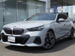 BMW i5ツーリング eドライブ40 Mスポーツ B＆Wサウンドシステム20AW禁煙デモカー