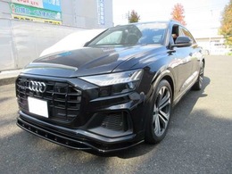 アウディ Q8 55 TFSI クワトロ デビューパッケージ Sライン 4WD 