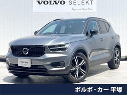 ボルボ XC40 T4 AWD Rデザイン 4WD サンルーフ　Rデザイン専用シート